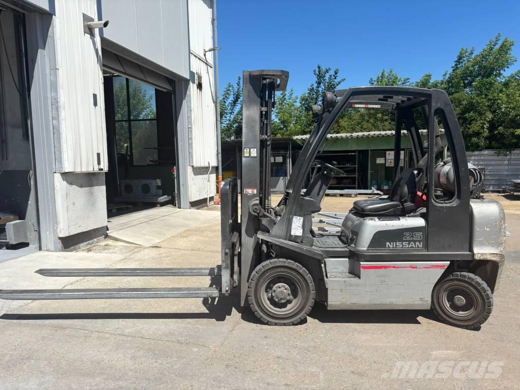 Nissan UD02A25PQ Stivuitor GPL