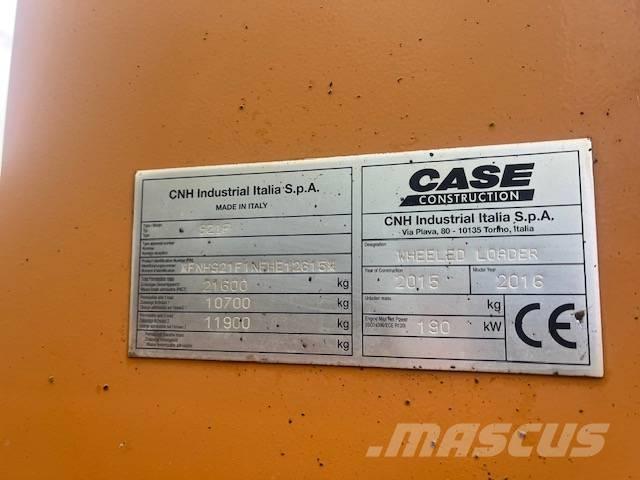 CASE 921 F Incarcator pe pneuri