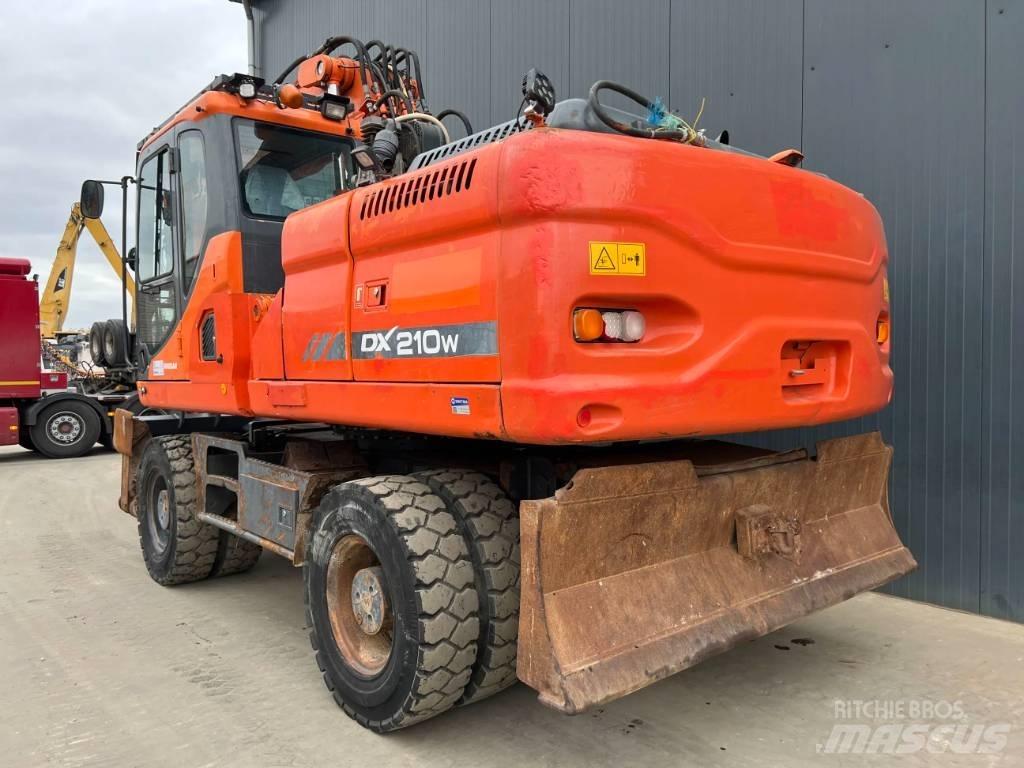 Doosan DX210W Excavatoare cu roti