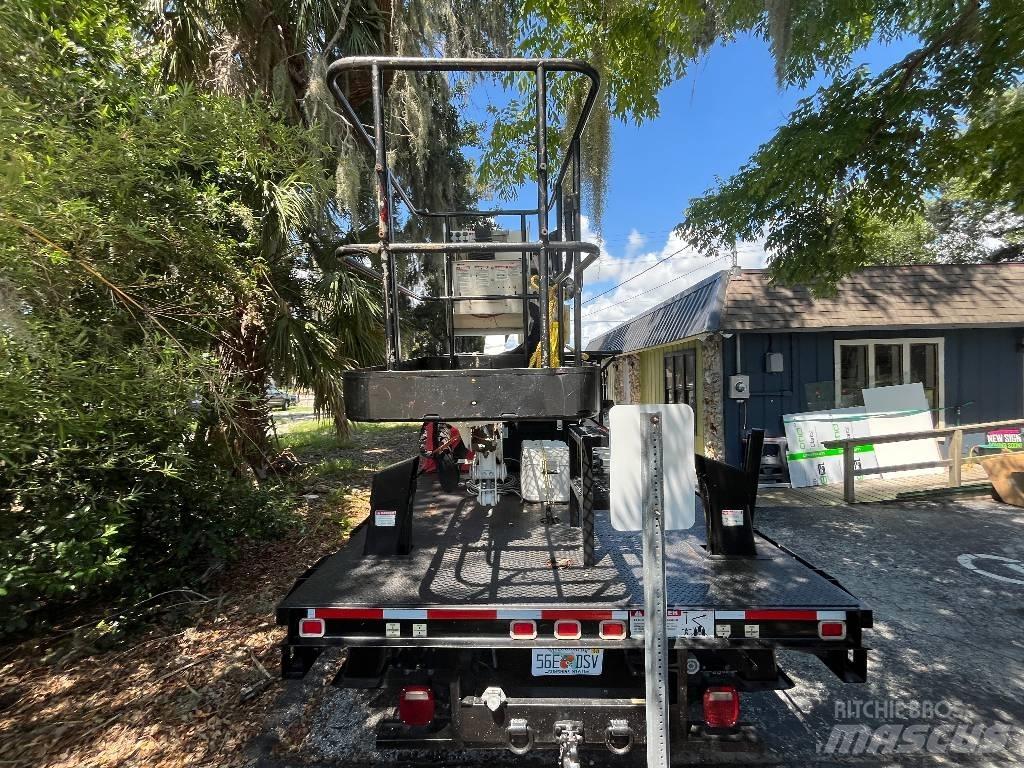 VERSALIFT VST39TN Platforme aeriene montate pe camion