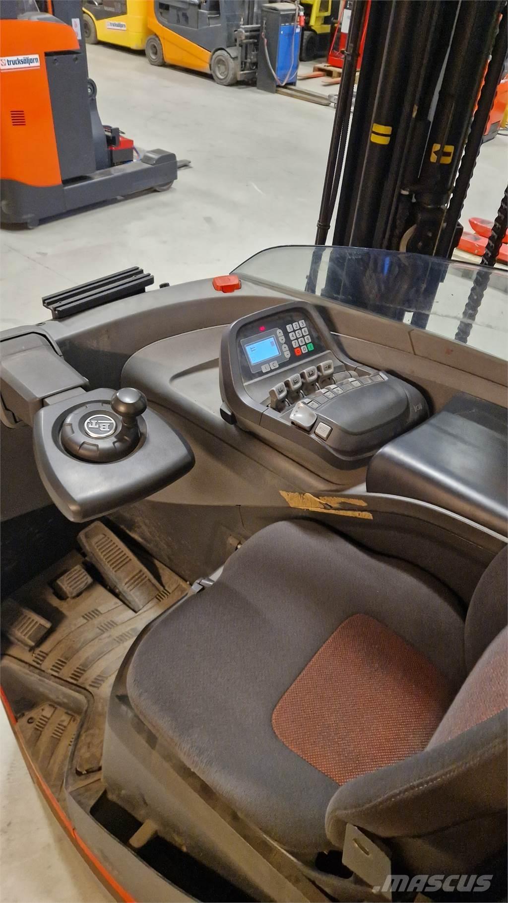 BT RRE160E Stivuitor cu catarg retractabil