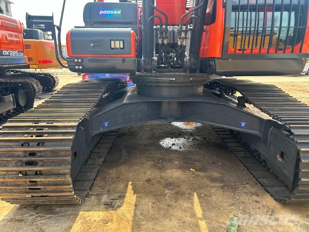 Doosan DX 225 LC Excavatoare pe șenile
