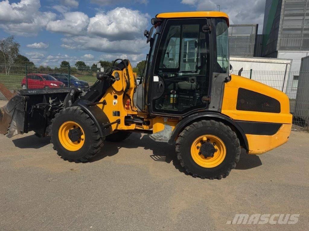 JCB 406 T4 Incarcator pe pneuri