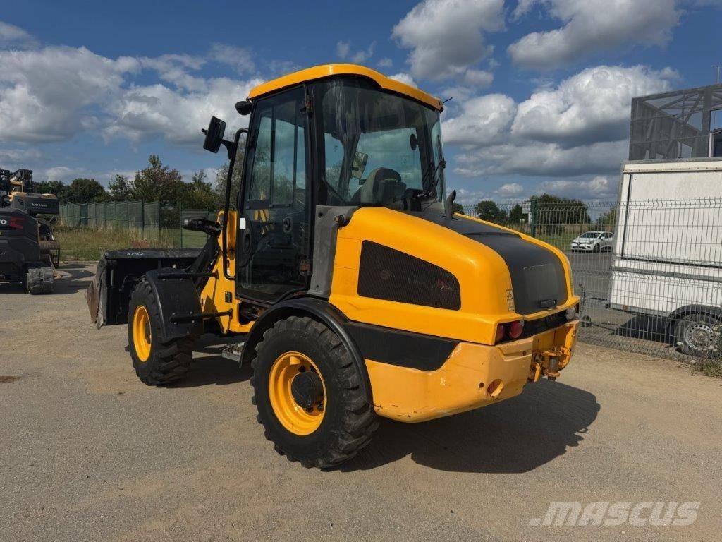 JCB 406 T4 Incarcator pe pneuri