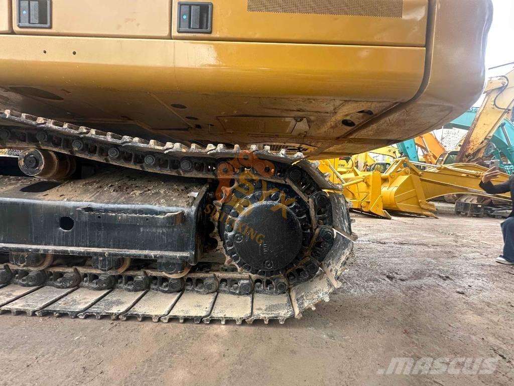 CAT 330 Excavatoare pe șenile
