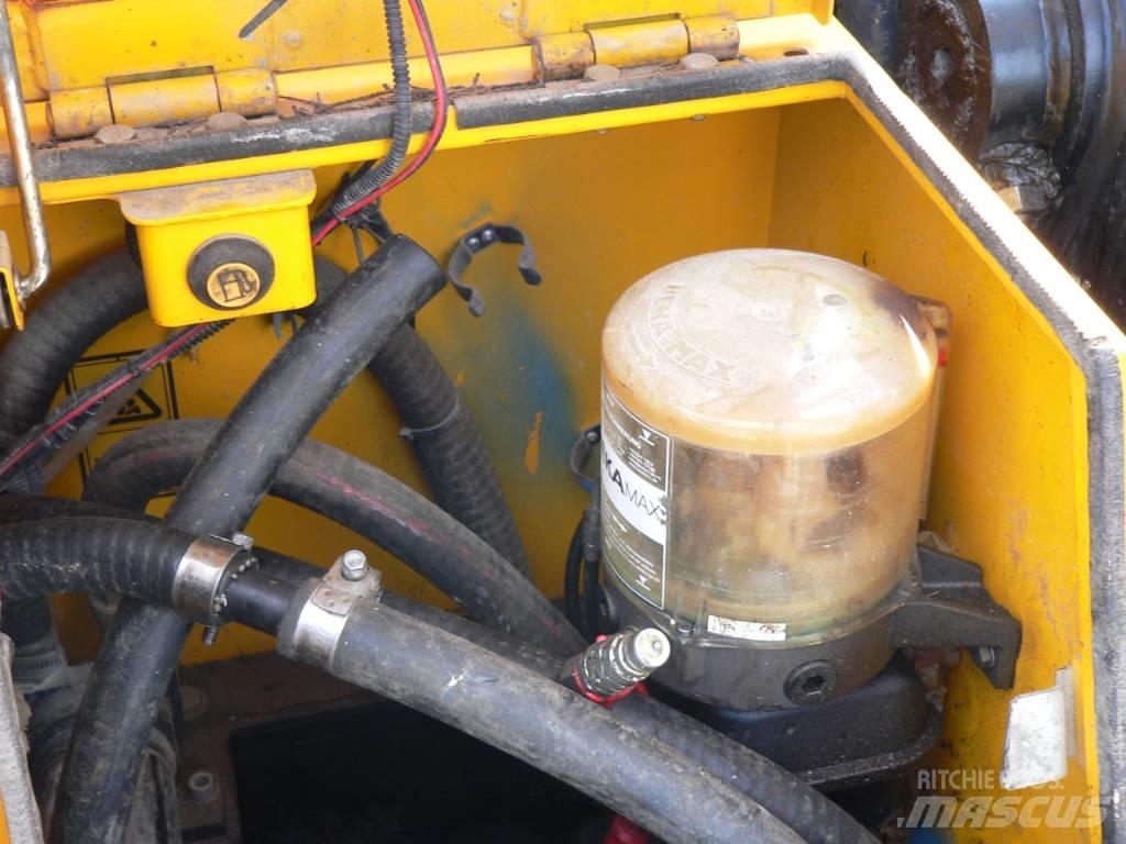 JCB JS 131LC+ Excavatoare pe șenile
