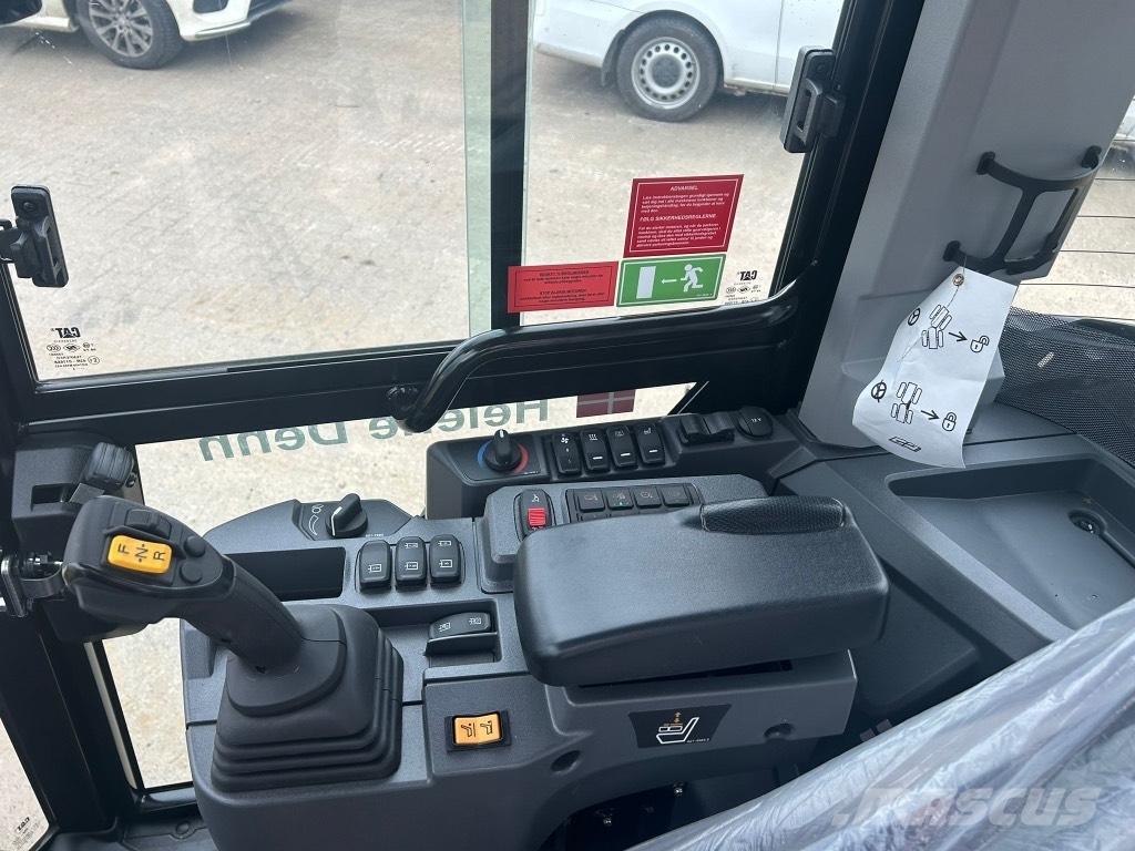 CAT 906 Incarcator pe pneuri