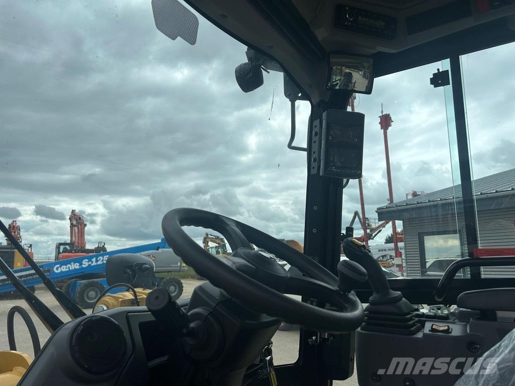 CAT 906 Incarcator pe pneuri