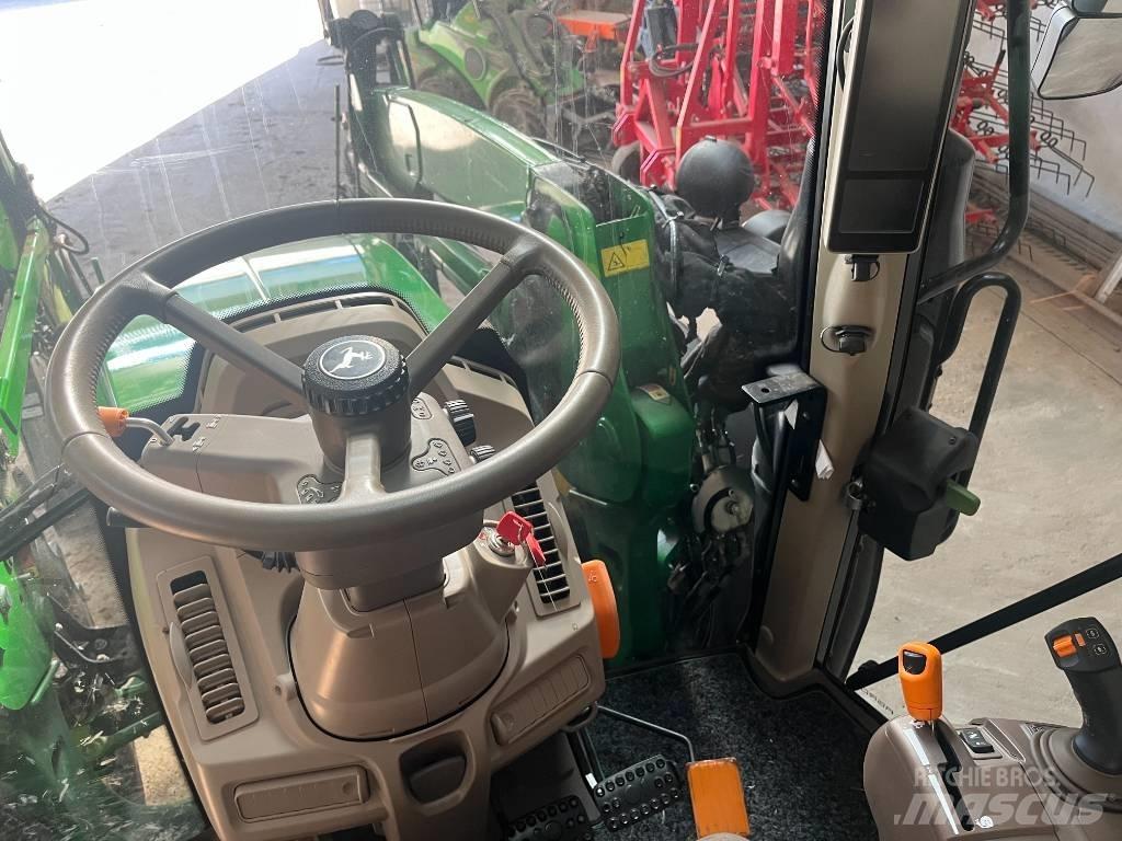 John Deere 6120 M Tractoare