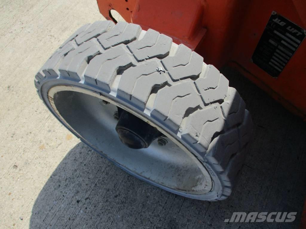 JLG E400 AJPN (687) Nacele compacte autopropulsante