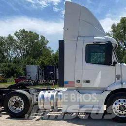 Volvo VNL 64T200 Autotractoare