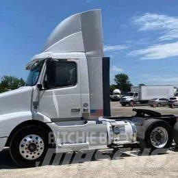 Volvo VNL 64T200 Autotractoare