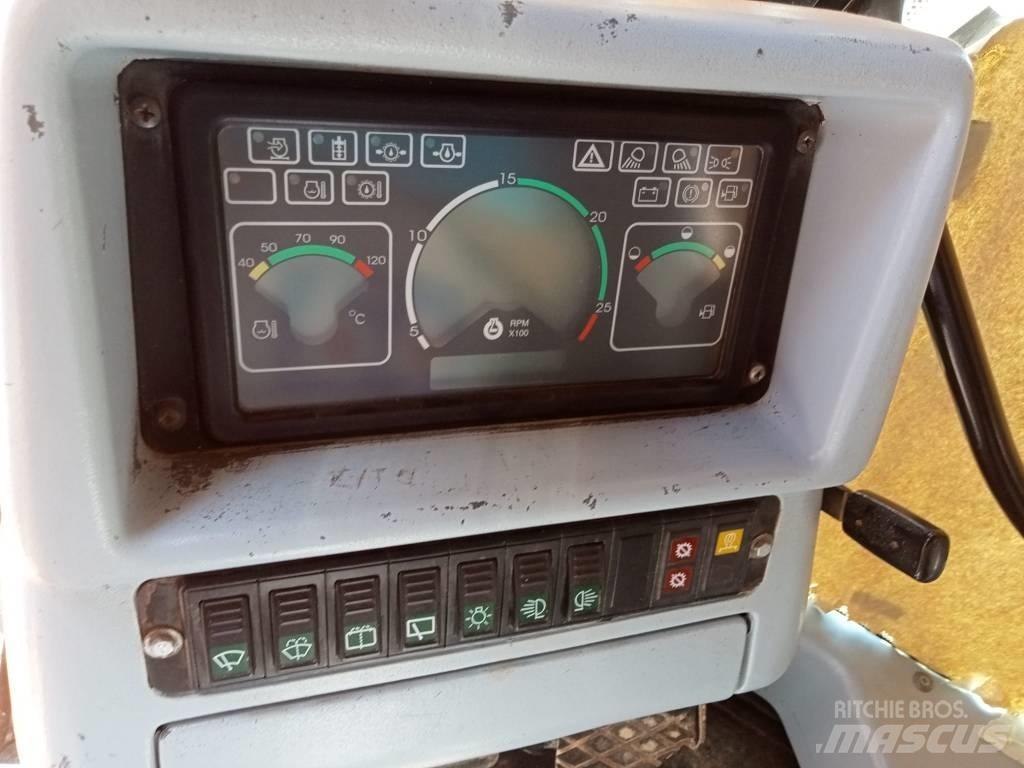 Fiat-Hitachi D 180 Buldozere pe senile