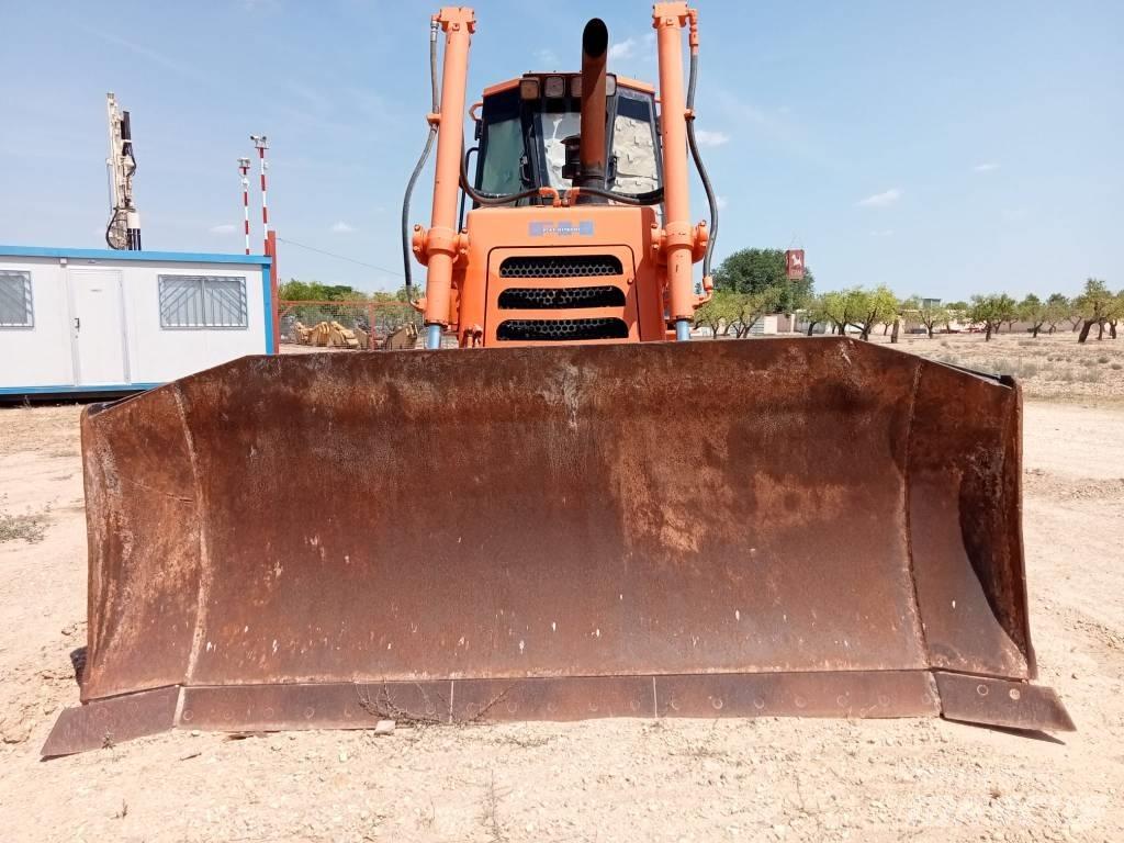 Fiat-Hitachi D 180 Buldozere pe senile