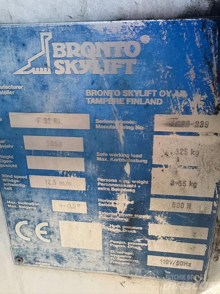 Bronto F32 RL Platforme aeriene montate pe camion