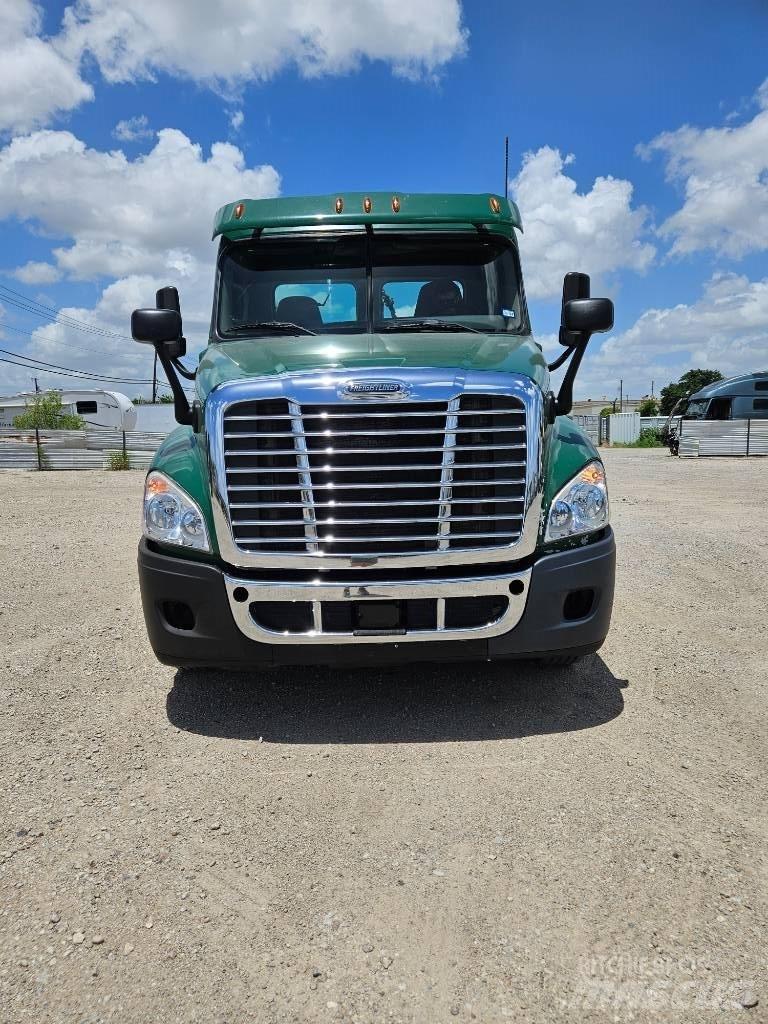 Freightliner 125 Autotractoare