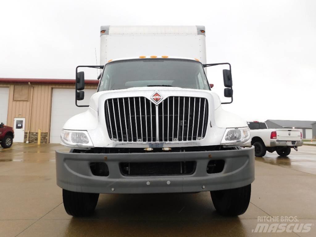 International 4300 Camion cadru container