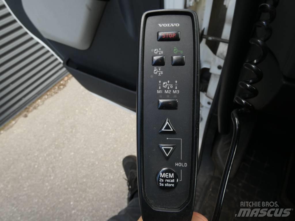Volvo FE 320 Transportatoare vehicule