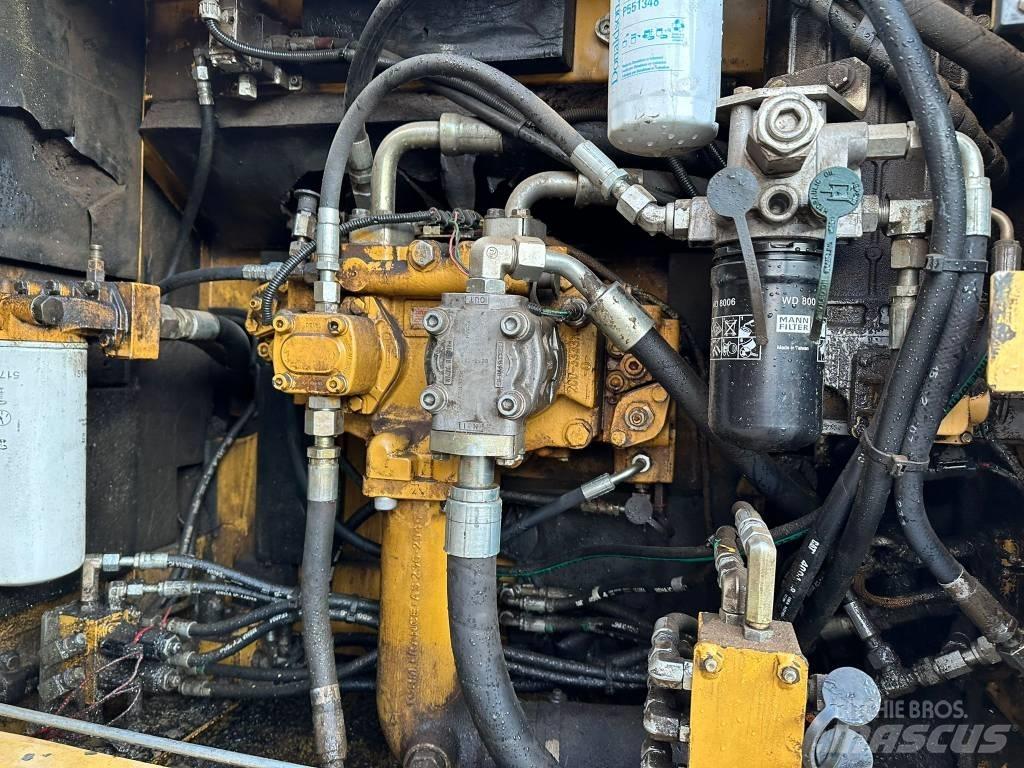 CAT 325DL Excavatoare pe șenile
