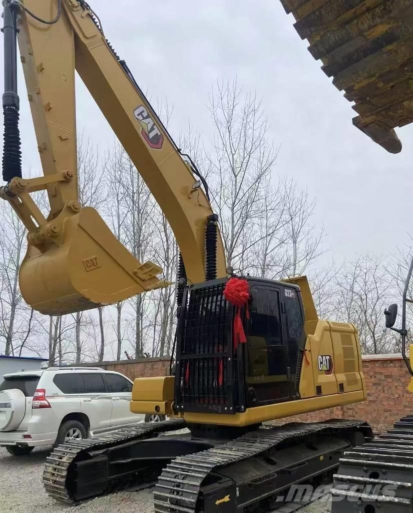 CAT 323 Excavatoare pe șenile
