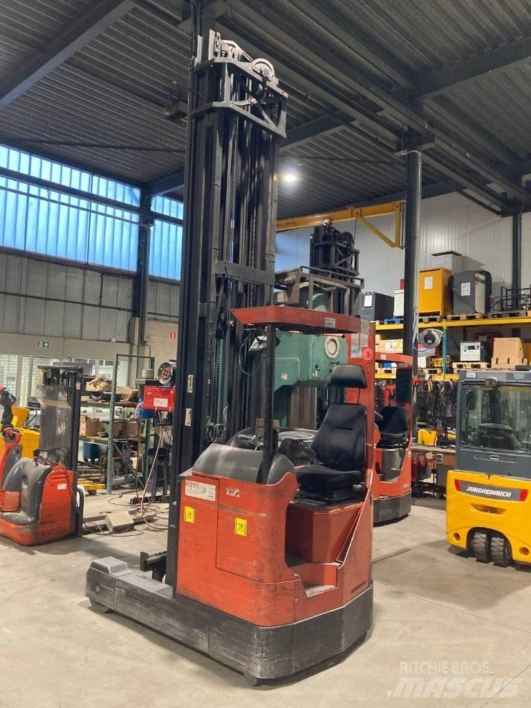 BT RRE-7 Stivuitor cu catarg retractabil