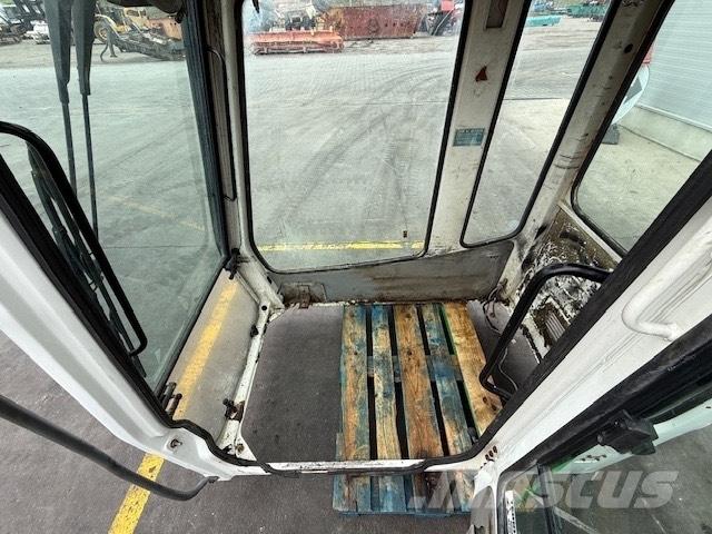 Liebherr CAB SERIE B Cabine si interior