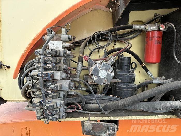 JLG 800AJ Nacele cu brat articulat