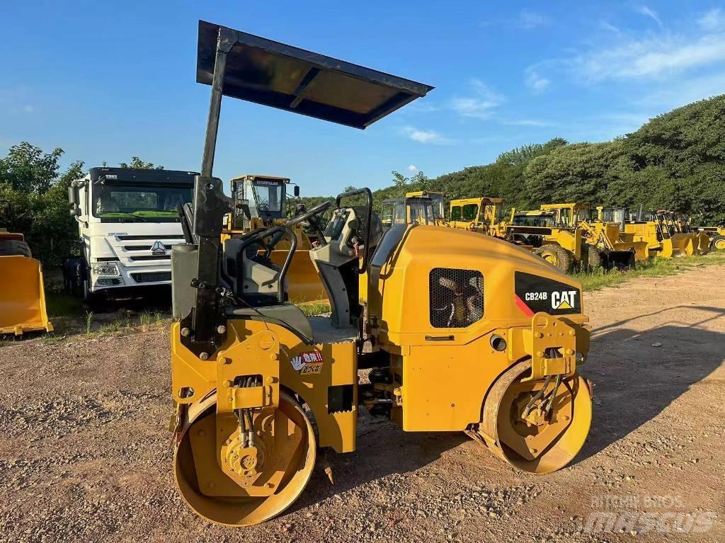 CAT CB 24 B Cilindri compactori dubli