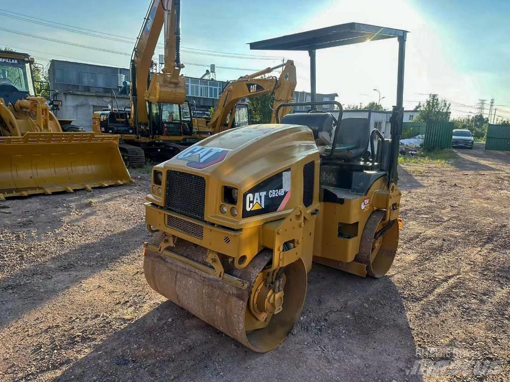 CAT CB 24 B Cilindri compactori dubli