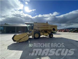 New Holland TX 34 Combine de secerat