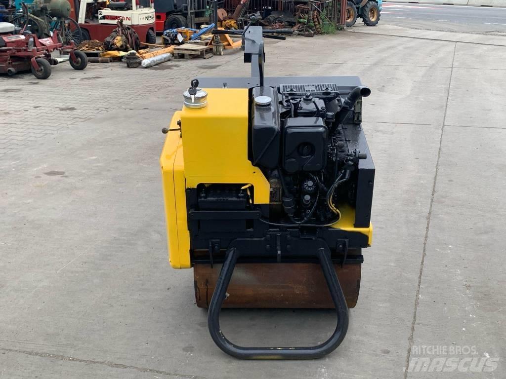 Mecalac MBR 71 Cilindri compactori tractabili cu vibratii