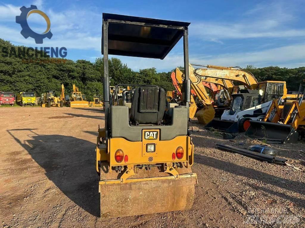 CAT CB24B Cilindri compactori dubli