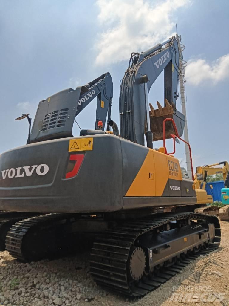 Volvo EC 240 Excavatoare pe șenile
