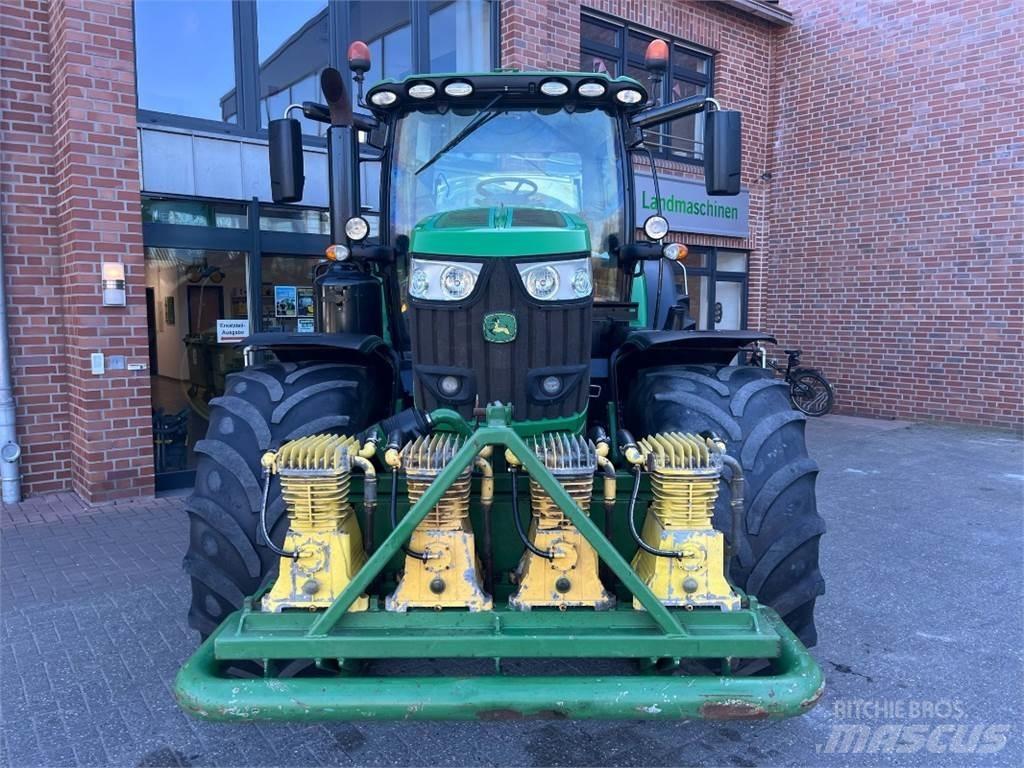 John Deere 6215R Tractoare