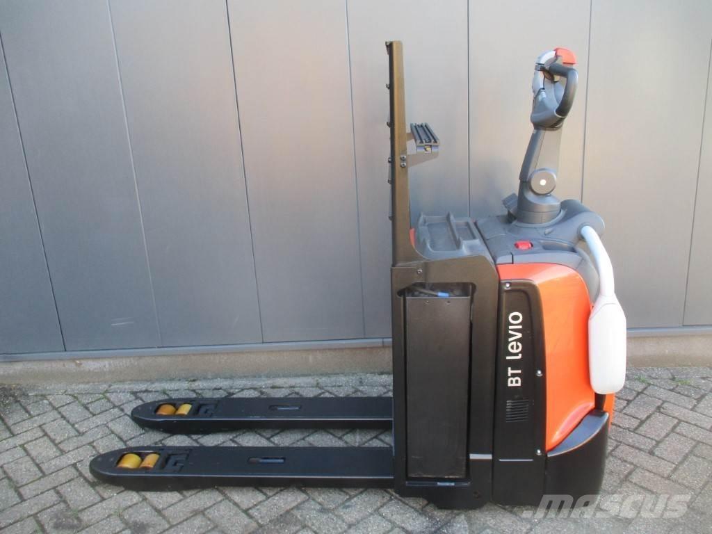 Toyota LPE 200 Transpaleta cu platforma