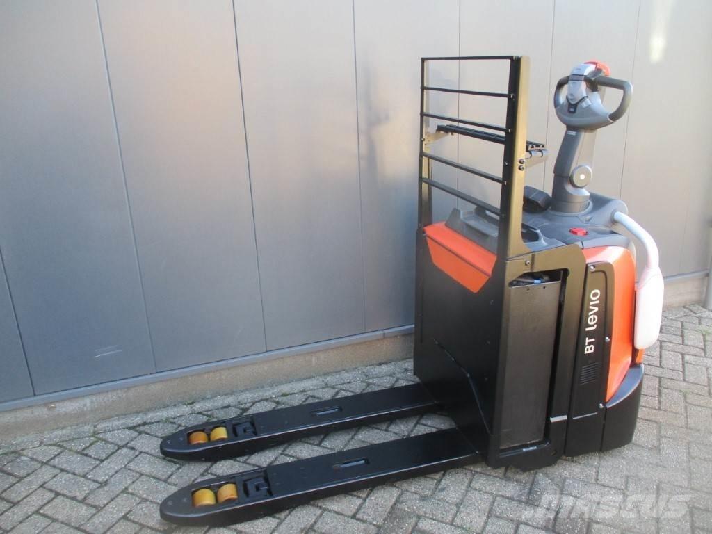 Toyota LPE 200 Transpaleta cu platforma