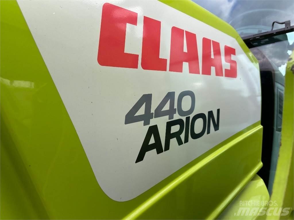 CLAAS Arion 440 Tractoare