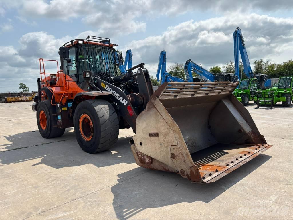 Doosan DL 300-5 Incarcator pe pneuri