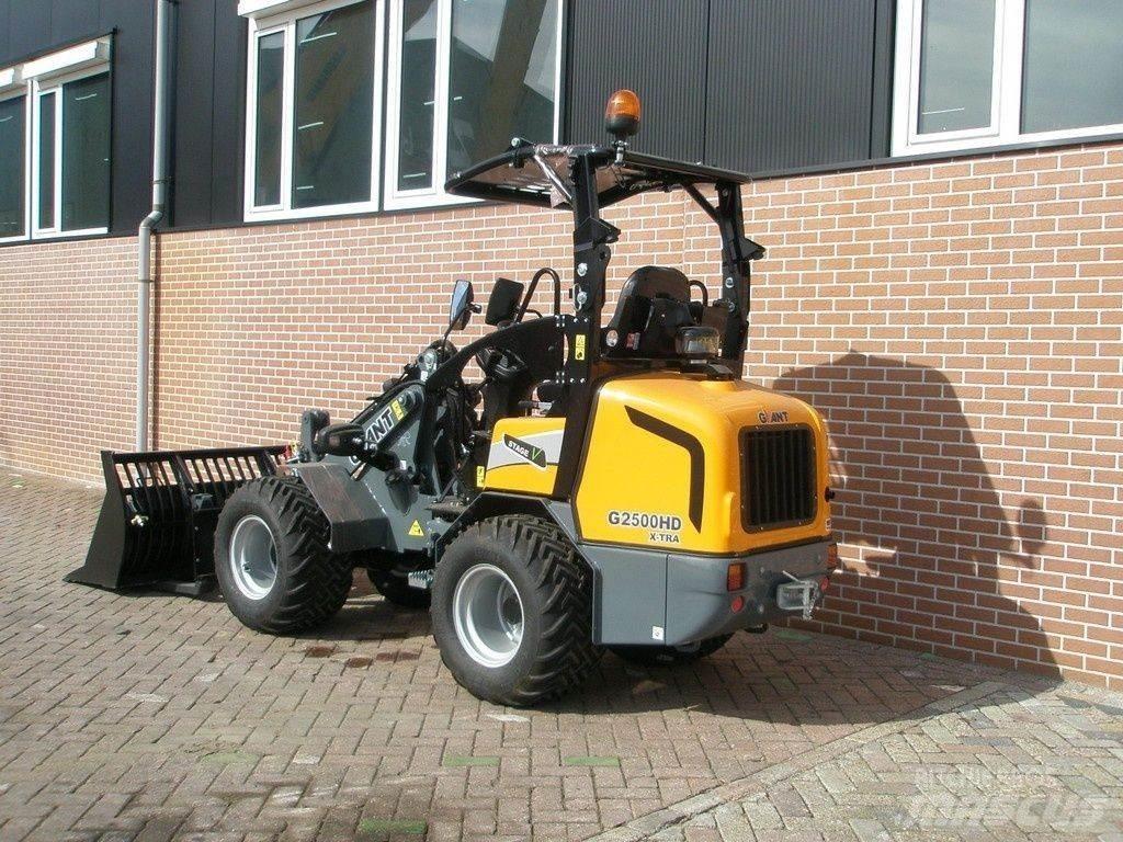 GiANT G2500 Mini incarcatoare