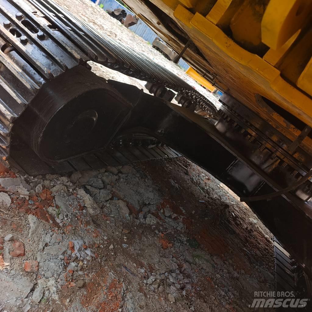 CAT 320 GC Excavatoare cu roti