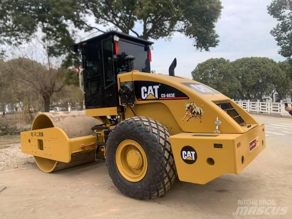 CAT CS 683 E Compactoare monocilindrice