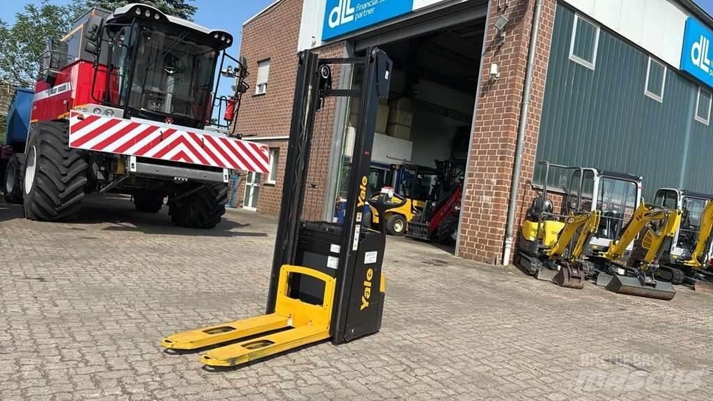 Yale MS12 AC Transpaleta manuala