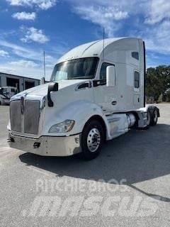Kenworth T680 Autotractoare