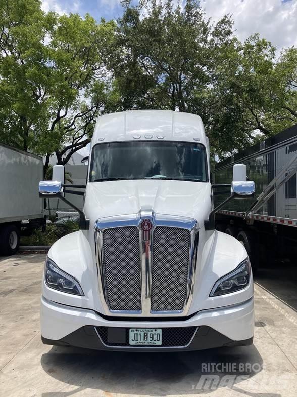 Kenworth T680 Autotractoare