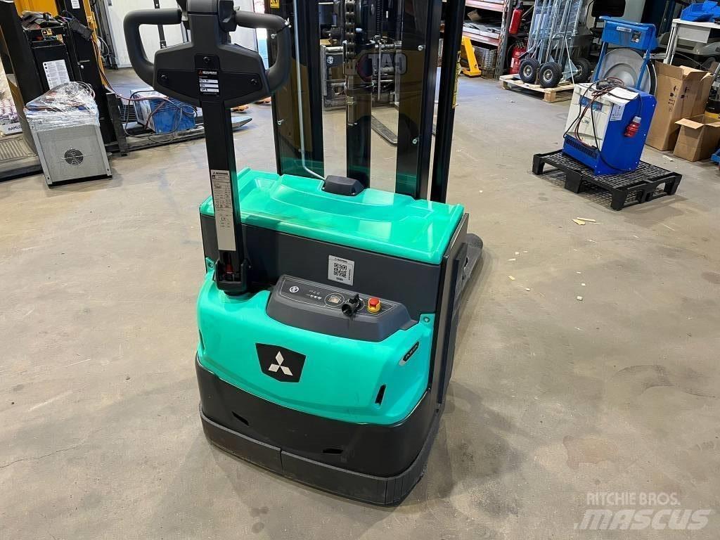Mitsubishi SBP12N3 Transpaleta manuala