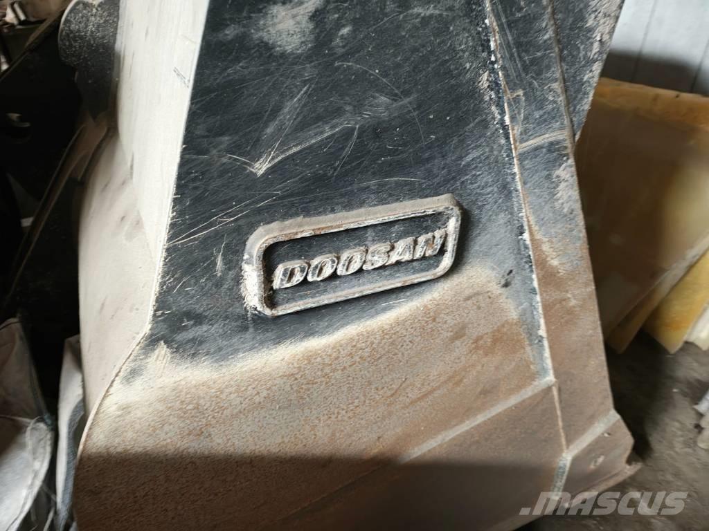 Doosan DL 320-7 Incarcator pe pneuri