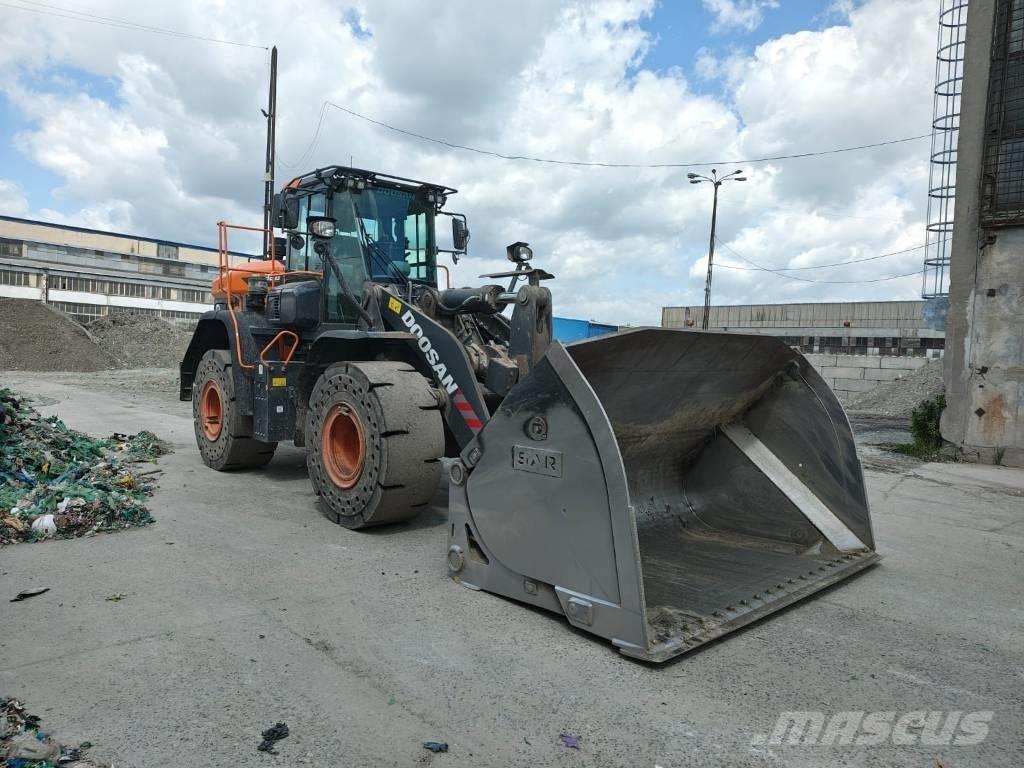 Doosan DL 320-7 Incarcator pe pneuri