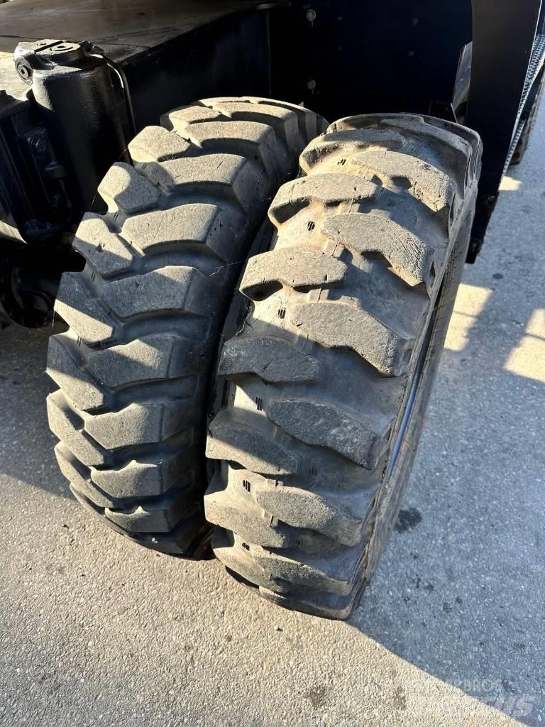 CAT M 318 F Excavatoare cu roti