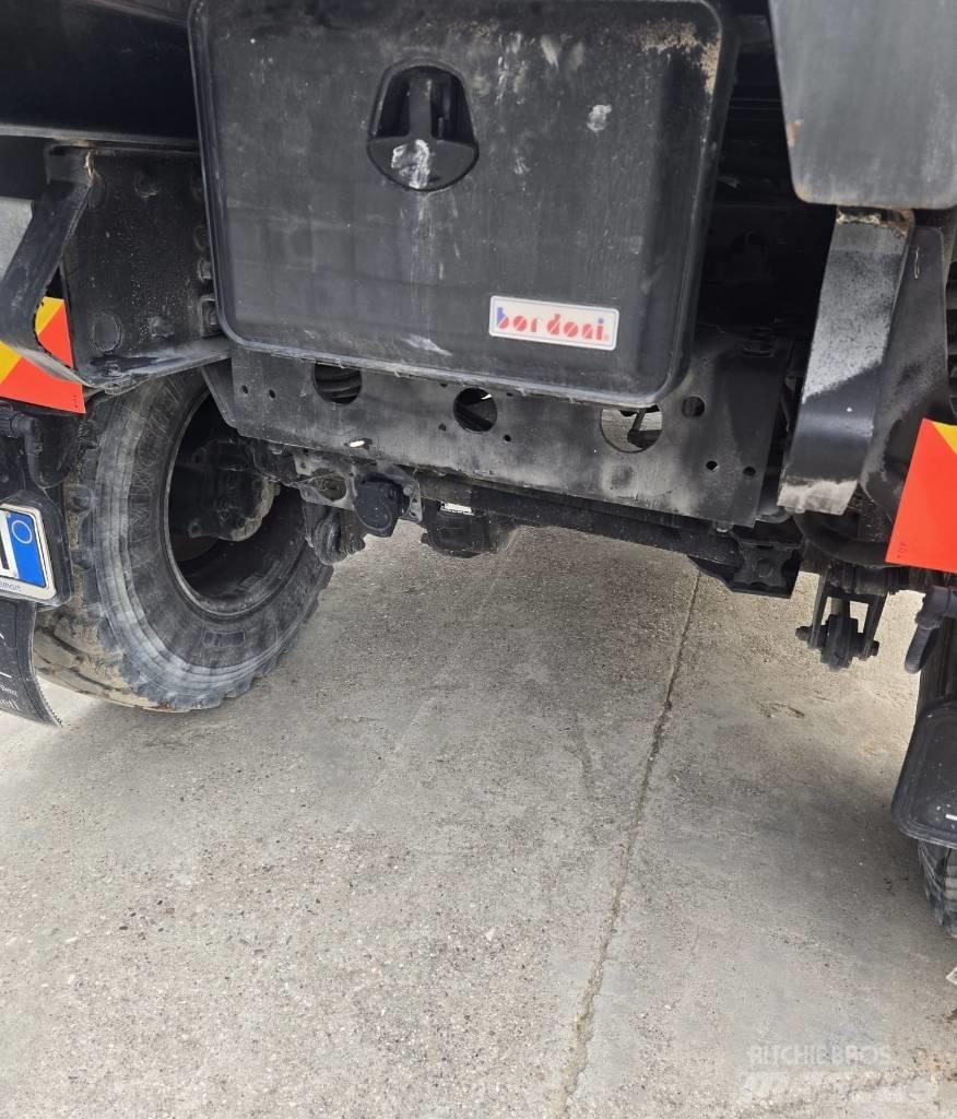 Unimog U20 Furgonete basculante