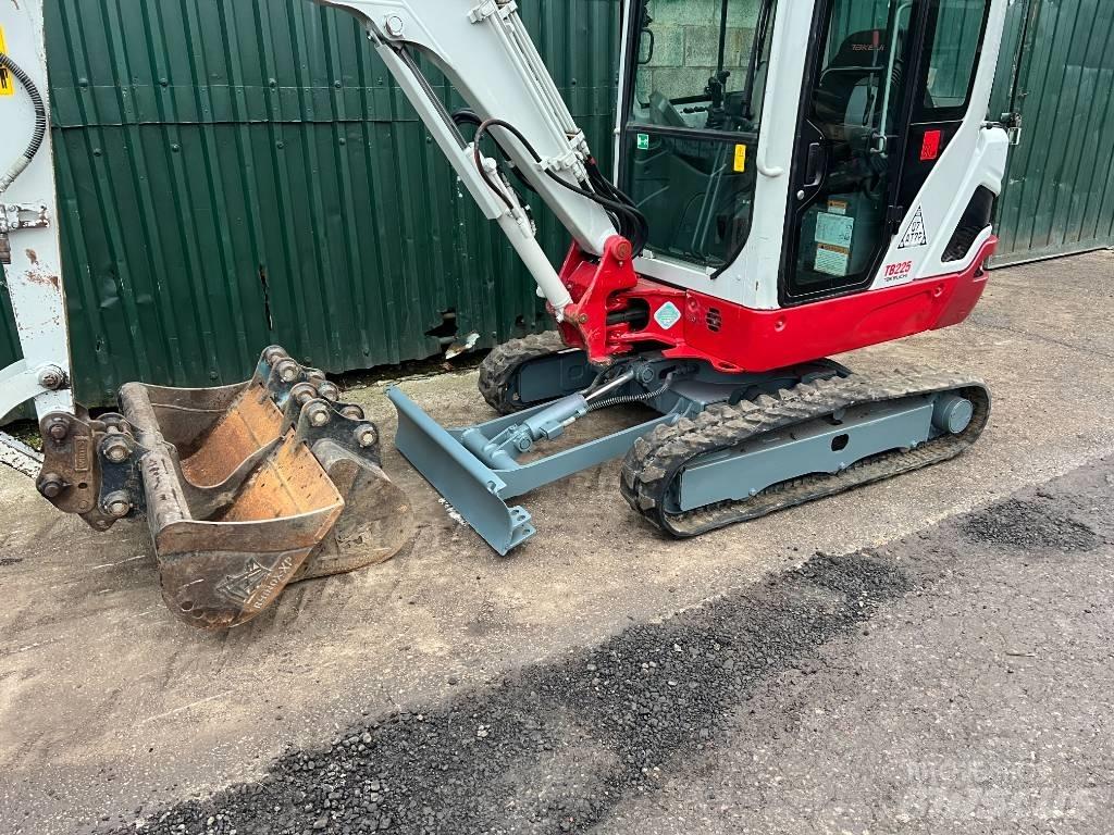 Takeuchi TB225 Mini excavatoare < 7t